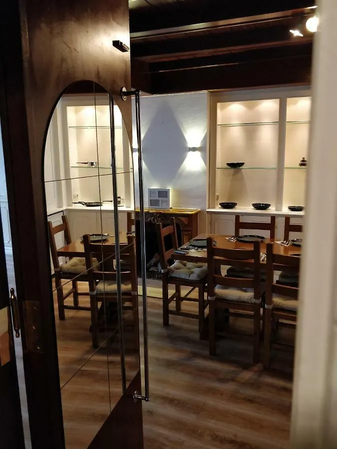 Avi City Burgplatz Apartments 뒤셀도르프 0*,
